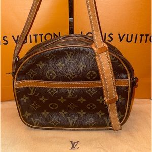 SOLD ❌❌Authentic Louis Vuitton Vintage Senlis Crossbody